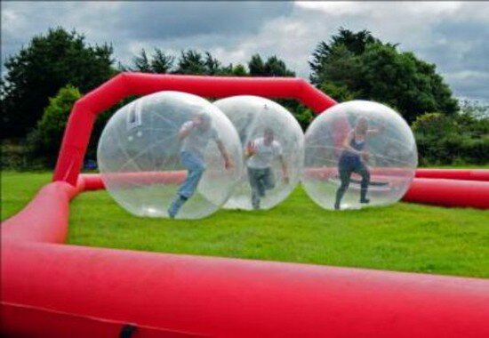 noleggio pista gonfiabile zorb ball