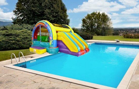 noleggio gonfiabile per bordo piscina